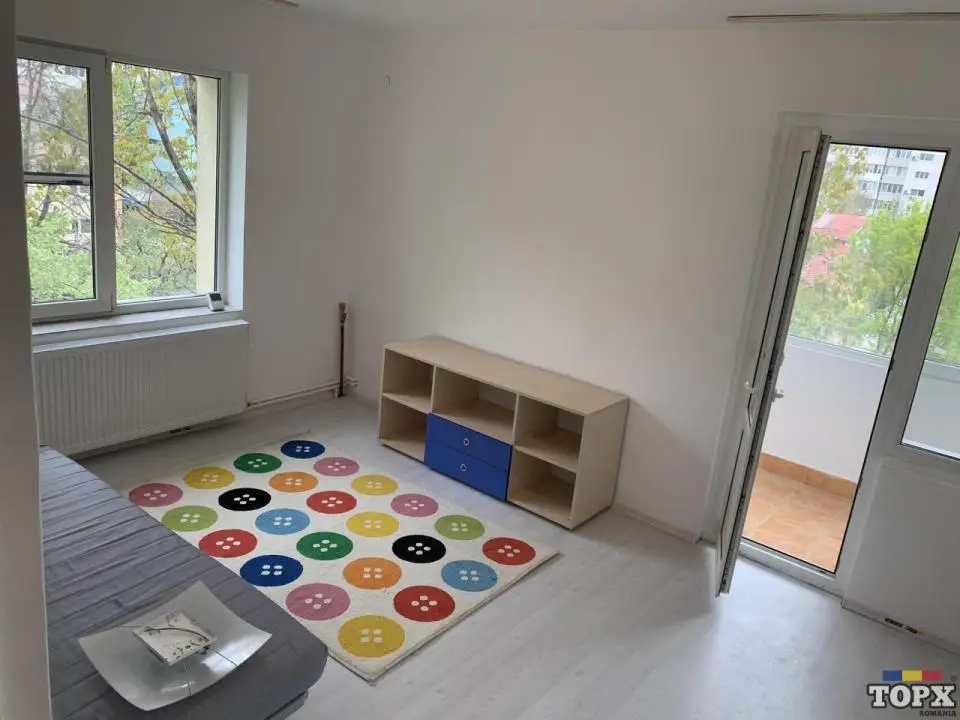 Inchiriez Apartament 2 Camere , Centrala Proprie, Gloria Titan , Proaspat renovat , 3/4