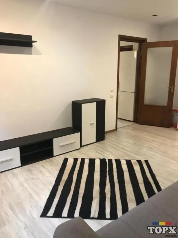 Nu e un palat, dar e confortabilă și o închiriez la un preț potrivit