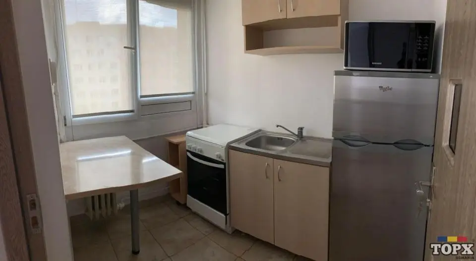 Închiriez garsoniera